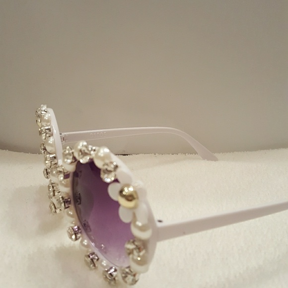 Glasses - Picture 2 of 2